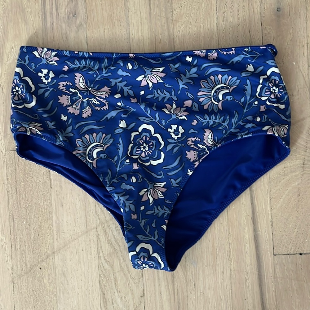 Vineyard Vines swim bottom